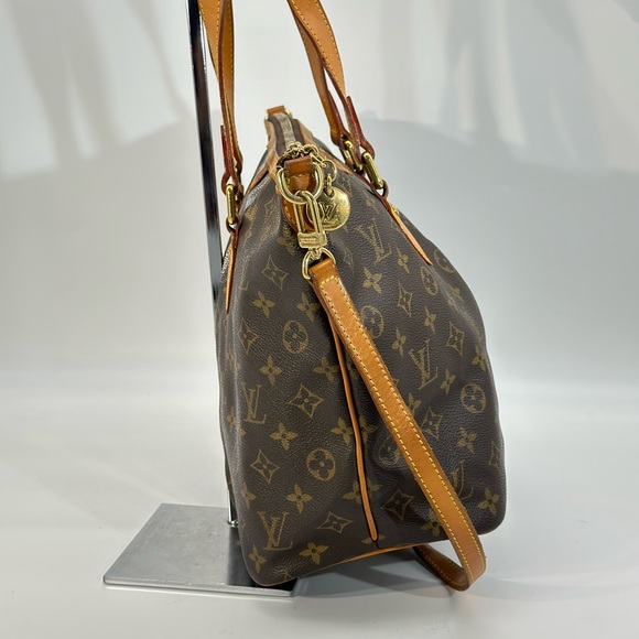 Louis Vuitton Monogram Palermo PM Shoulder Bag - Picture 4 of 15
